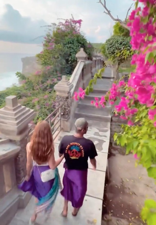 Pedro Scooby e Cintia Dicker combinam looks em Bali (Foto: Reprodução/Instagram)