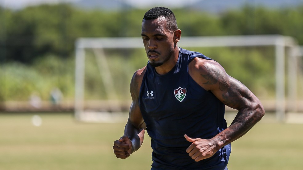 Digão, zagueiro do Fluminense, já havia retornado aos treinos no campo antes de paralisação do Carioca — Foto: Lucas Merçon