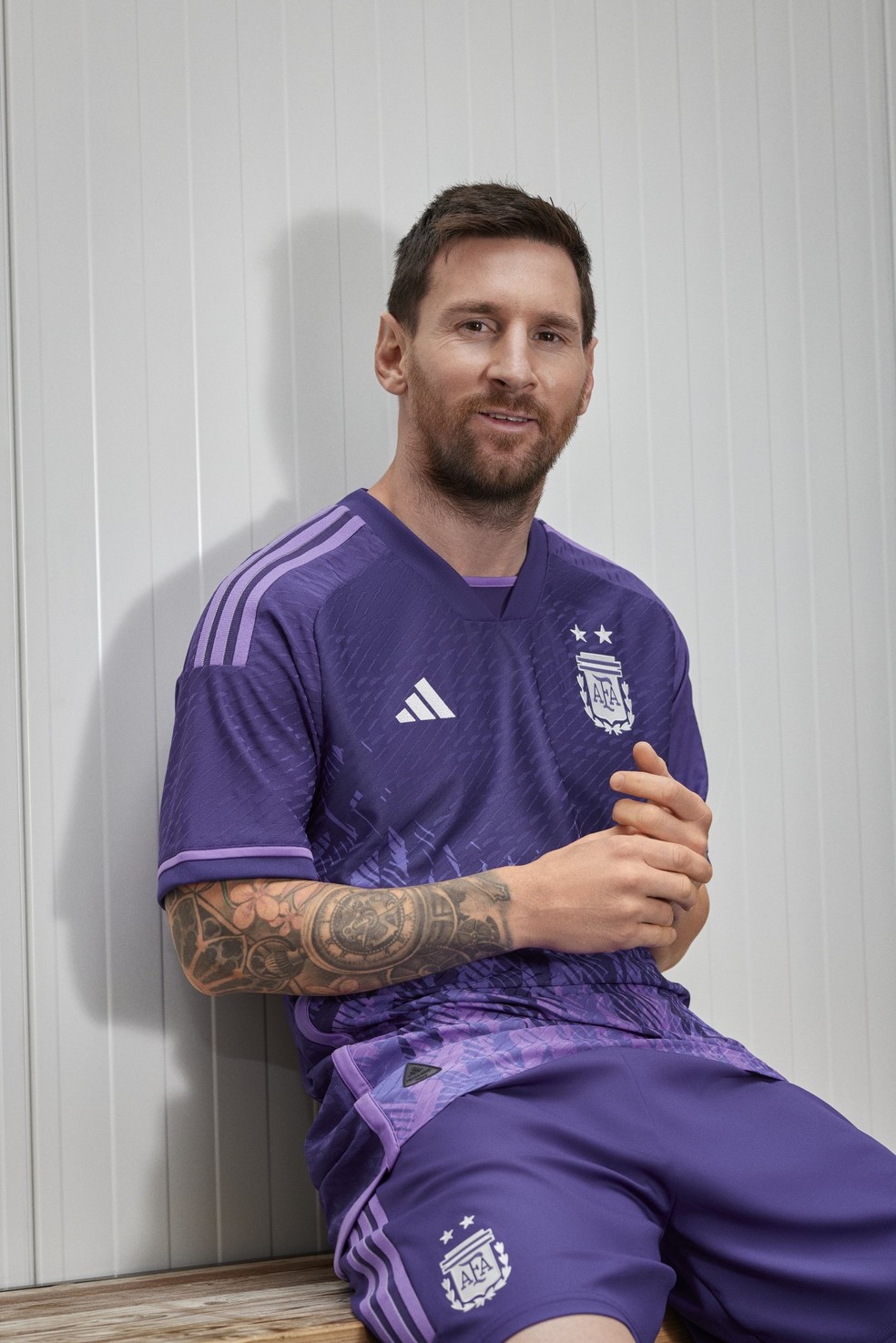 Messi veste uniforme 2 da Argentina para a Copa do Mundo — Foto: Reprodução/Twitter