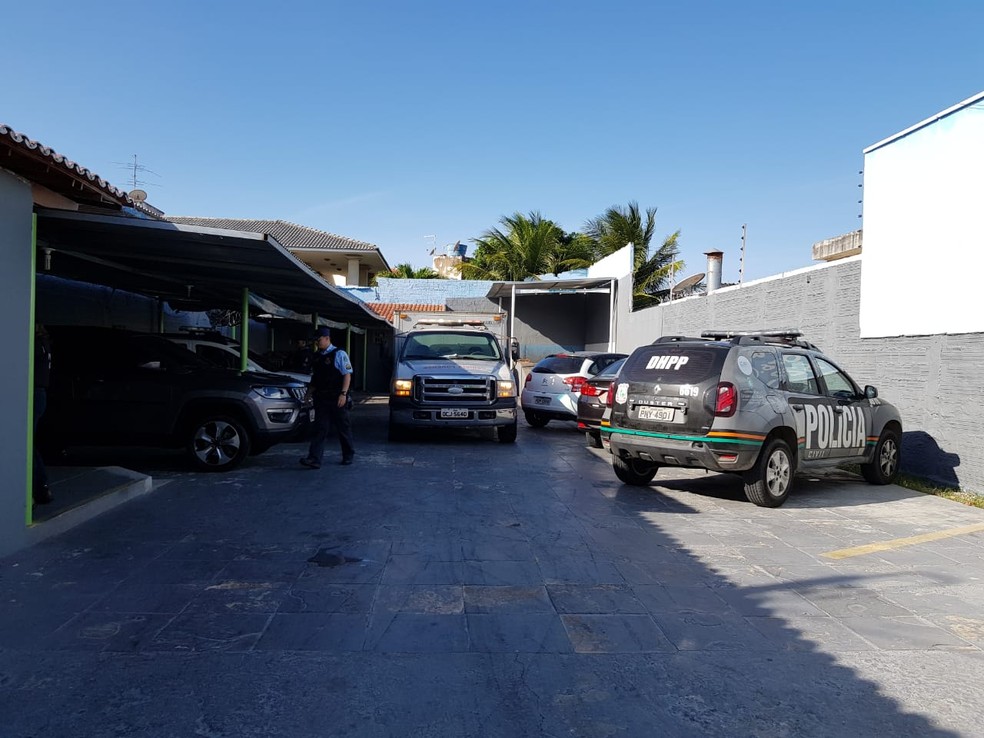 O suspeito fugiu em um carro de cor branca, que deu apoio a ação. — Foto: Ricardo Mota