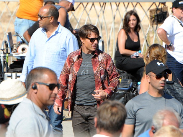O ator Tom Cruise grava 'Missão impossível 5' no Marrocos, no dia 25 de setembro (Foto: AFP PHOTO/FADEL SENNA)