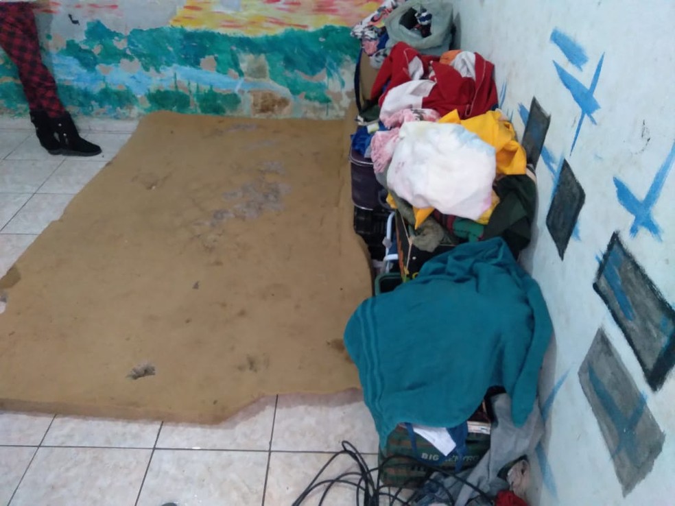 Colchão onde Valéria dorme com os filhos na kitnet onde vivem em Palmas — Foto: Divulgação