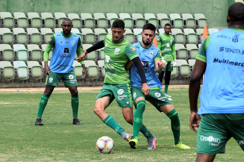 Recheado De Jovens Grupo Alternativo Do America Mg Inicia Preparacao Para O Mineiro America Mg Ge