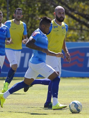 Marinho celebra oportunidade entre os titulares e espera repetir filme