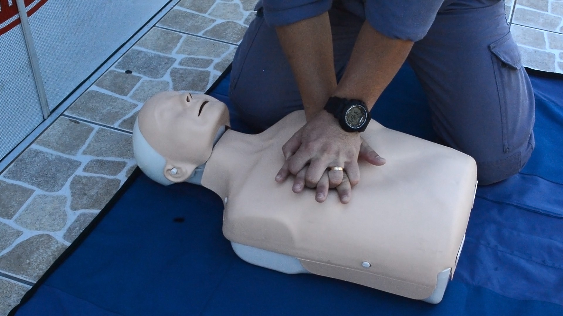 Corpo de Bombeiros ensina técnicas de RCP à população em evento de comemoração aos 60 anos no Oeste Paulista