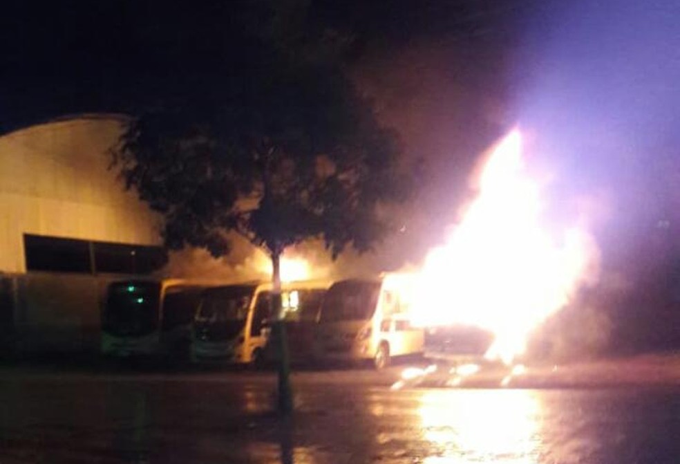 Cinco pessoas participaram de ataque a ônibus em São Bento Abade (Foto: Redes Sociais)