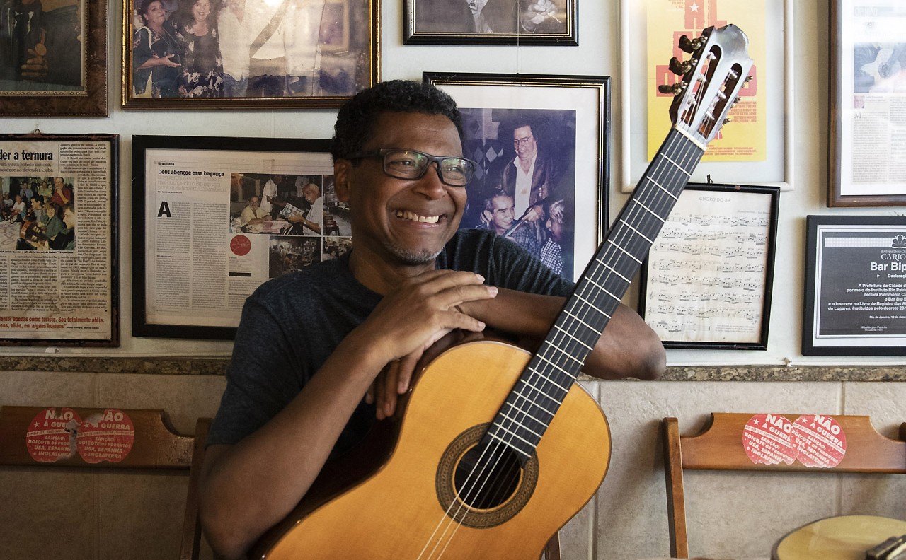 Violonista Marcelo Menezes impõe o D.N.A. carioca nas cadências dos sambas do terceiro álbum autoral