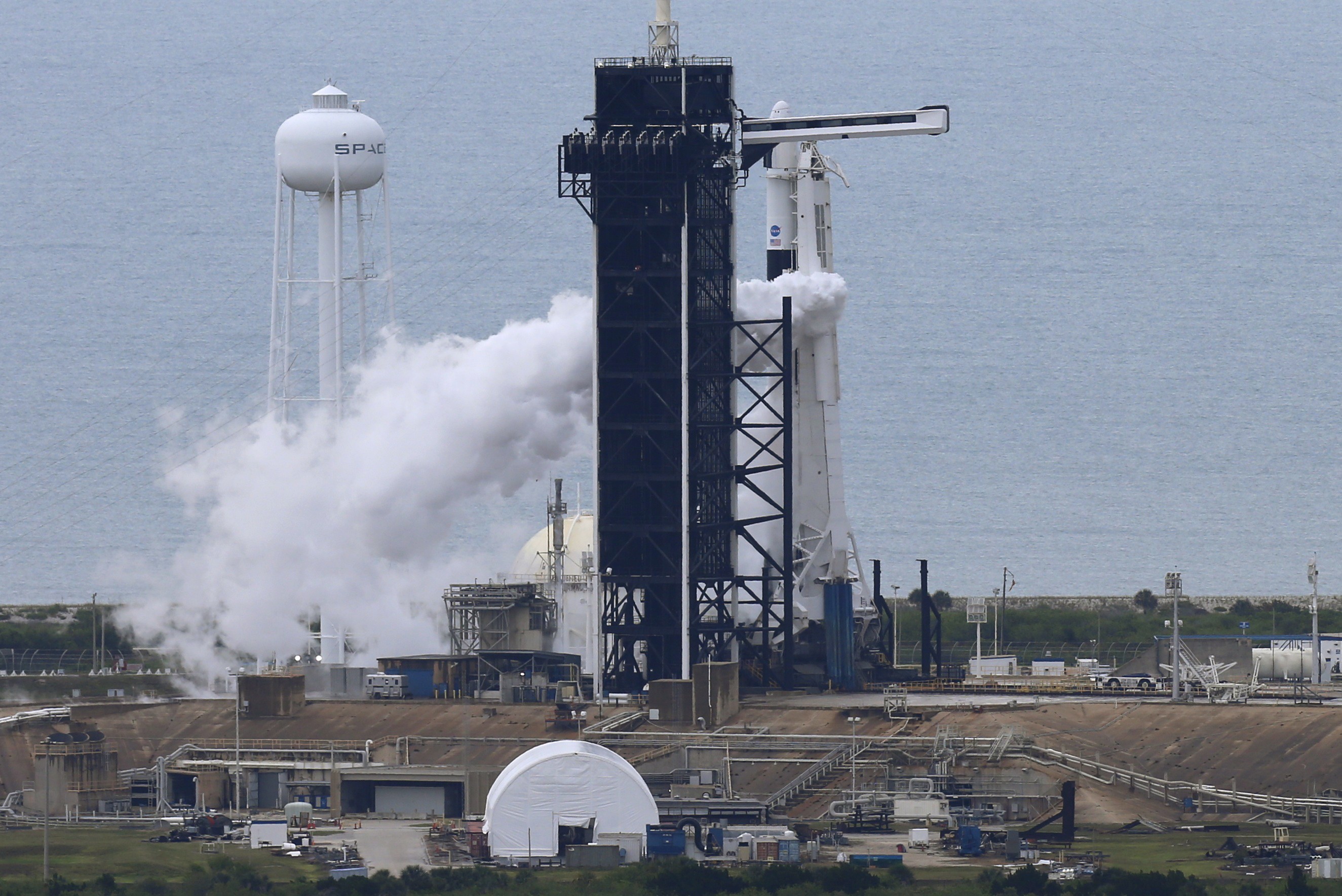 Mau tempo adia lançamento de foguete da SpaceX thumbnail