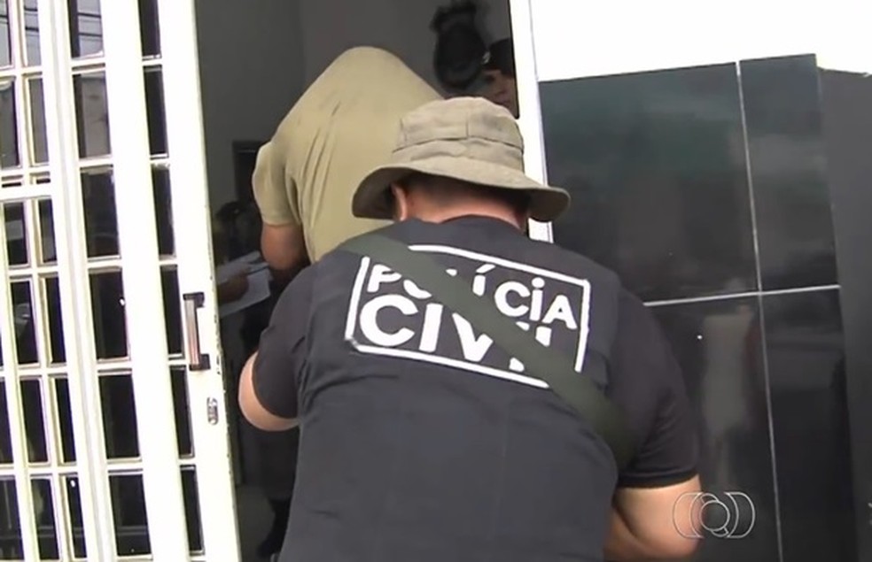Policiais civis e militares foram presos durante 'Operação Malavita' suspeitos de série de crimes, em Goiás — Foto: Reprodução/TV Anhanguera