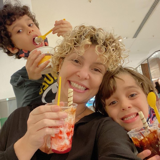 Bárbara Borges e os filhos, Martim e Theo (Foto: Reprodução/Instagram)