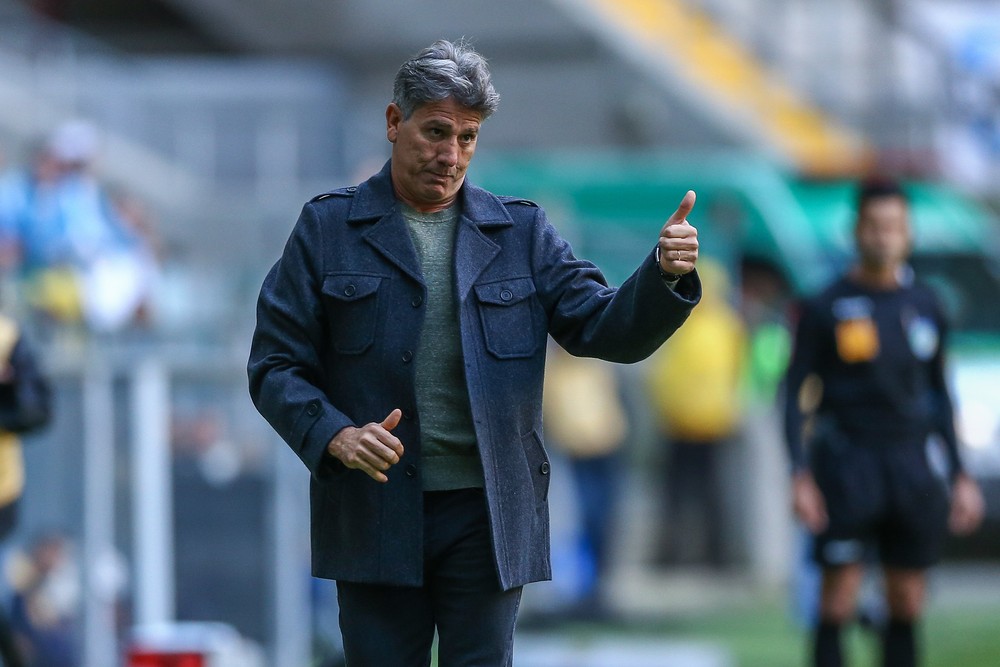 Renato valoriza vitória por tranquilidade no Brasileiro e pede nome no "Guinness" por títulos
