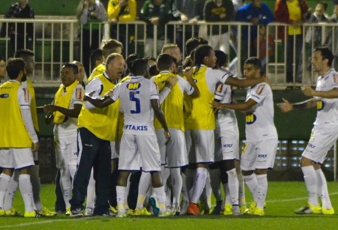 Narrador vê Cruzeiro eficiente contra a Chape e justifica vitória com números