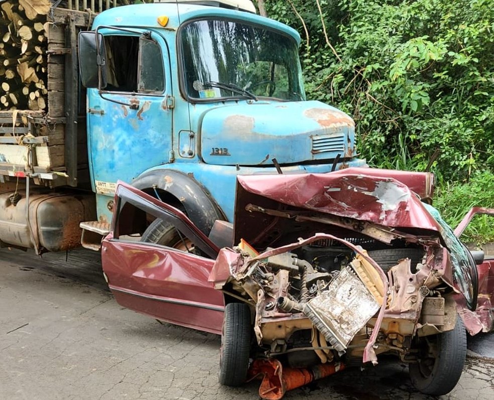 Mulher de 54 anos morre após carro ser prensado por caminhão na SP-328, em Pirassununga — Foto: Arquivo pessoal