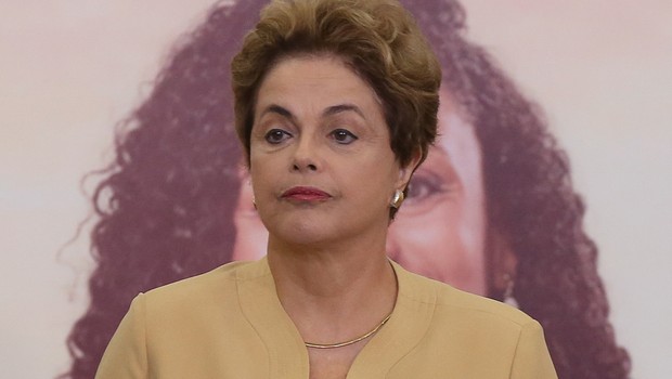 A presidente Dilma Rousseff participa de cerimônia de anúncio da prorrogação da permanência dos médicos brasileiros formados no exterior e estrangeiros no Programa Mais Médicos (Foto: Lula Marques/Agência PT)