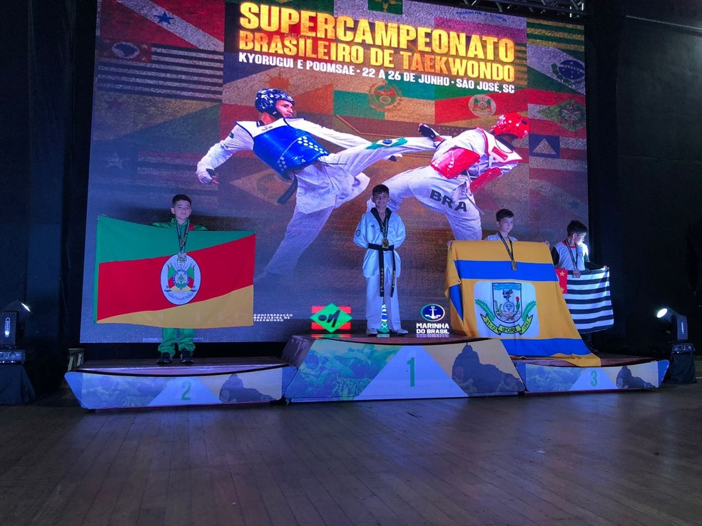 Bryan Adrian é campeão Infantil do Super Campeonato Brasileiro de Taekwondo  — Foto: Arquivo pessoal/Levy Azevedo