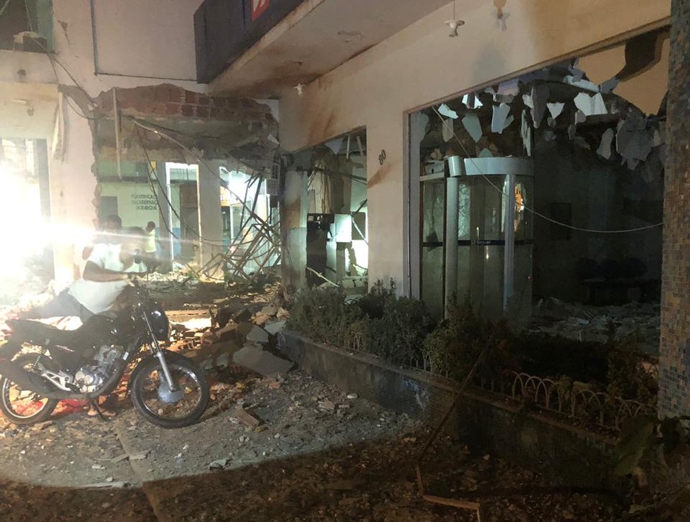 Bandidos explodiram duas agÃªncias bancÃ¡rias e uma de crÃ©dito em Rondon do ParÃ¡.  â Foto: ReproduÃ§Ã£o/ TV Liberal