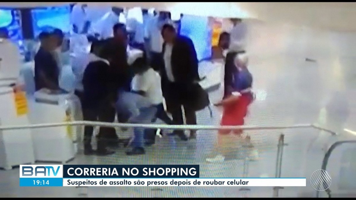 VÍdeo Homens São Presos Dentro De Shopping Após Suspeita De Assalto Em Passarela De Salvador 