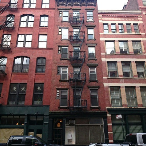 Elsa Hosk vendeu seu apartamento em um charmoso prédio do Tribeca (Foto: Divulgação/Douglas Elliman)
