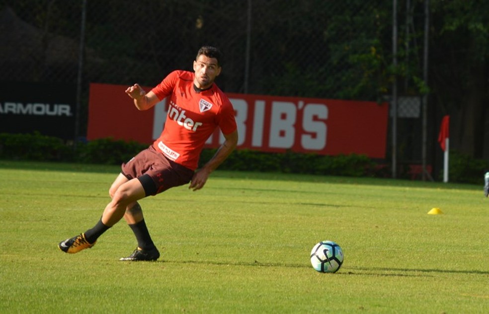 Ex-São Paulo, Gilberto está perto de vestir a camisa de outro clube paulista em 2018 (Foto: Érico Leonan / sãopaulofc.net)