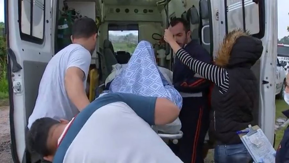 Idosos foram retirados de clínica clandestina que foi fechada em Itapetininga — Foto: Reprodução/TV TEM