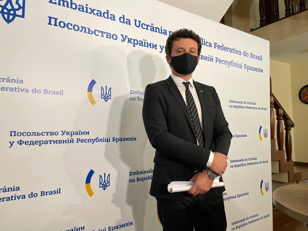 O encarregado de negócios da embaixada da Ucrânia no Brasil, Anatoliy Tkach, durante entrevista — Foto: Luiz Felipe Barbiéri / g1