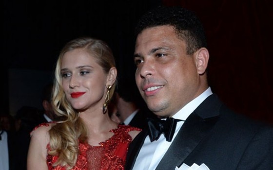 Ronaldo Fenômeno com a namorada, a top Celina, numa festa recente (Foto: AG News)