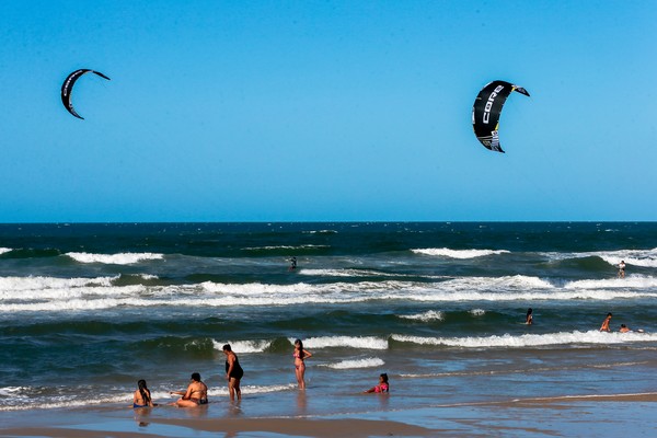 Get Wallpaper Praia Do Futuro Em Fortaleza Esta Totalmente Impropria Para For iPhone Free