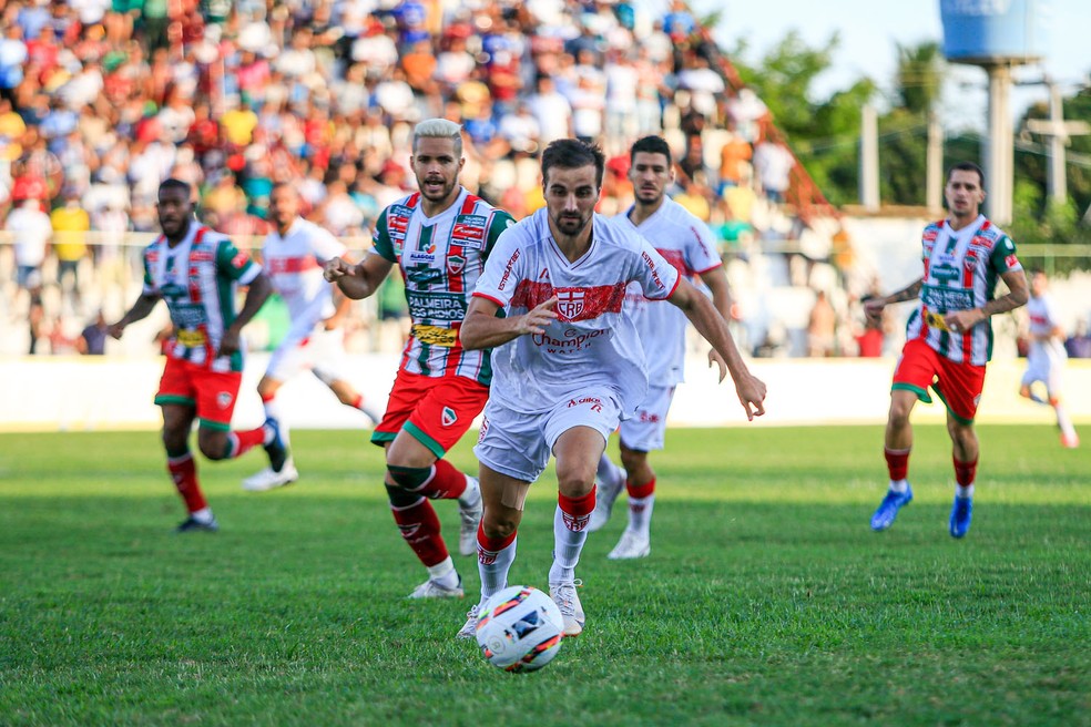 Longuine em atuação contra o CSE — Foto: Ailton Cruz/Gazeta de Alagoas