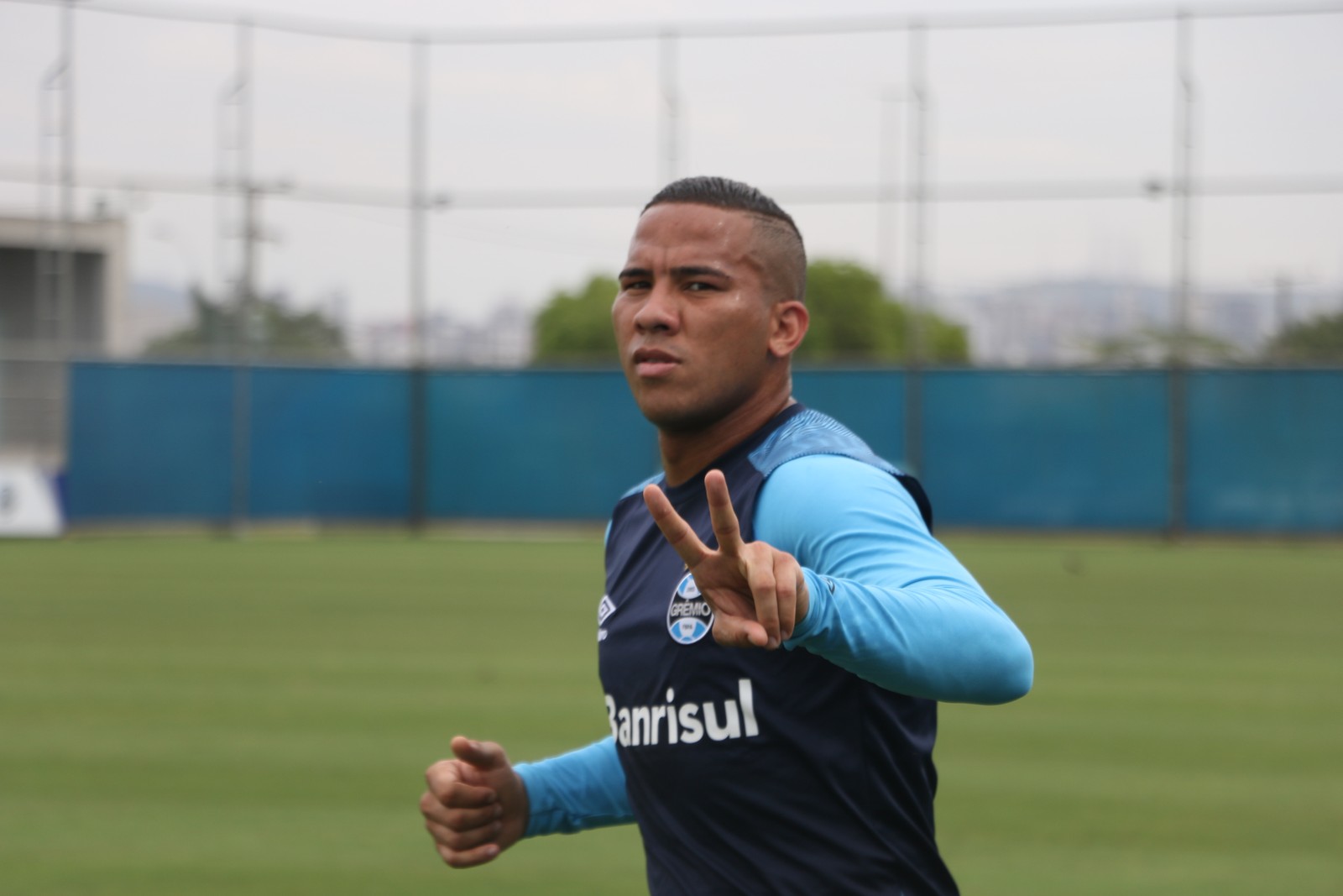 [ENQUETE]  Você achou certo a diretoria renovar o contrato de Jael por mais dois anos ?