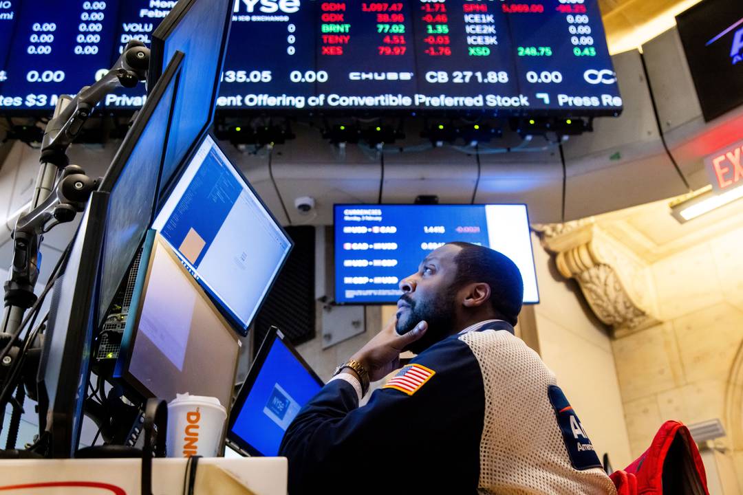 Um trader trabalha no pregão da Bolsa de Valores de Nova York (NYSE) em Nova York