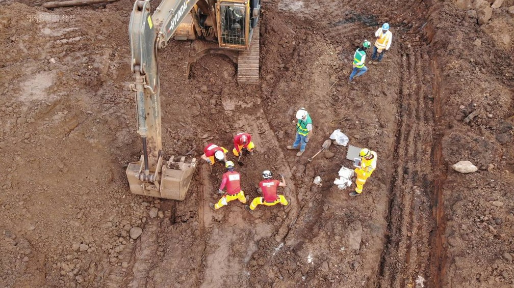 Buscas por vítimas de rompimento da barragem da Vale em Brumadinho — Foto: Corpo de Bombeiros/ Divulgação