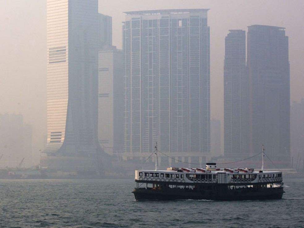 Foto de 2013 mostra Hong Kong poluída — Foto: Reuters/Tyrone Siu