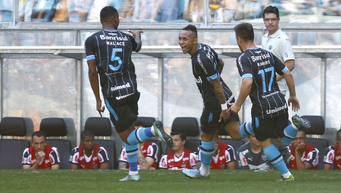 Everton comemora ano positivo no Grêmio e projeta 2016 com tudo
