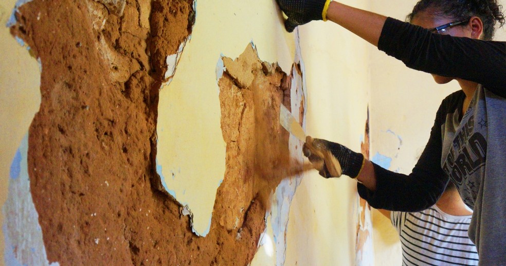 Voluntários fazem obras nas casas — Foto: Divulgação