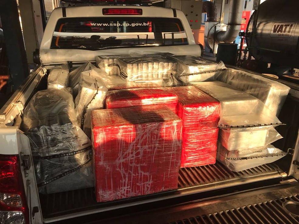 Ao todo, foram apreendidos 569 quilos de pasta base de cocaína em Rinópolis (SP) (Foto: João Trentini)