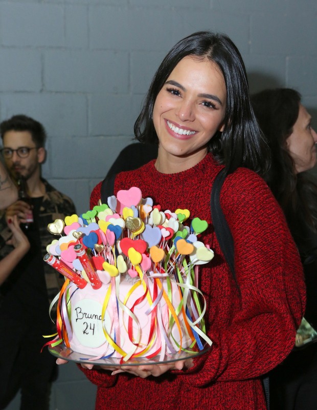 Aniversário surpresa de Bruna Marquezine no show de Sandy e Junior (Foto: Reginaldo Teixeira/ CS Eventos/ Divulgação)