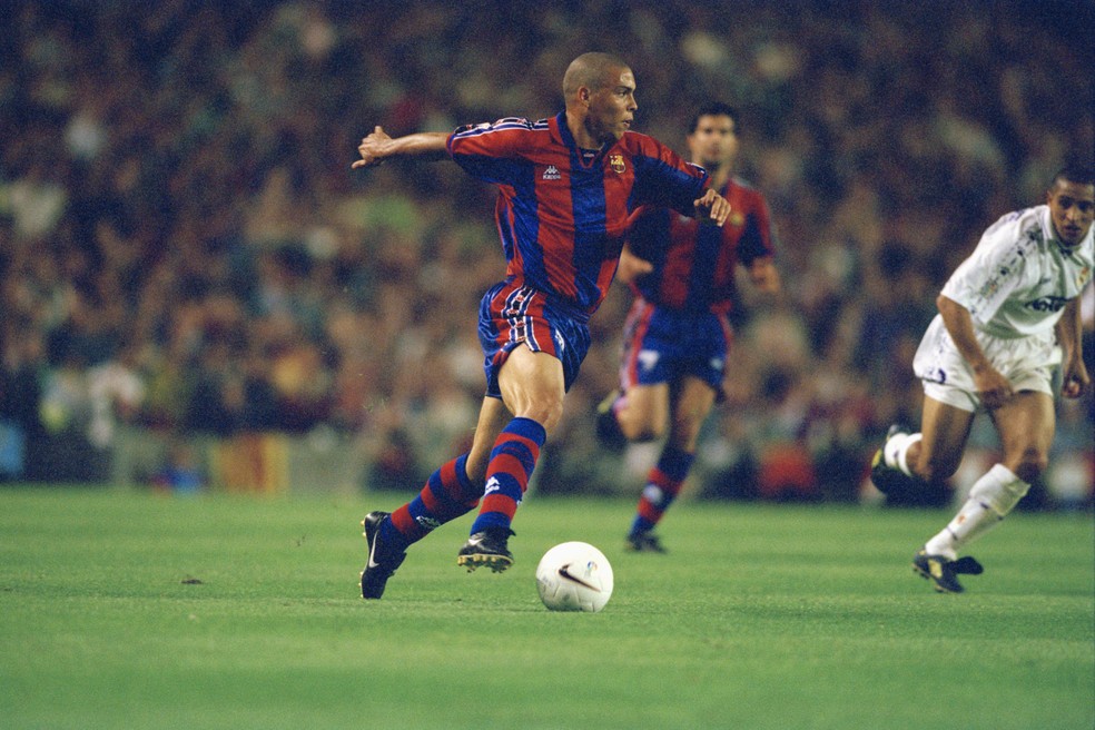 Ronaldo Fenômeno marcou 47 gols pelo Barcelona em 1996/97, seu recorde numa temporada — Foto: Christian Liewig/TempSport/Corbis via Getty Images