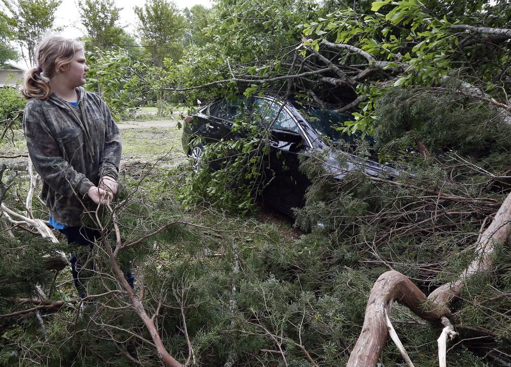Destruição causada pela tempestade em Flora, Mississippi, neste domingo (14). — Foto: Rogerio V. Solis/AP