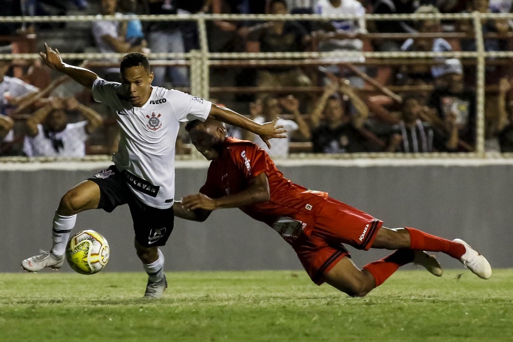 Após chamar a atenção de Carille, Janderson será comprado pelo Corinthians