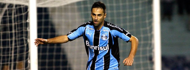 Na Memória: com pênaltis e falhas de Bruno, Grêmio goleia o Fla em 2009