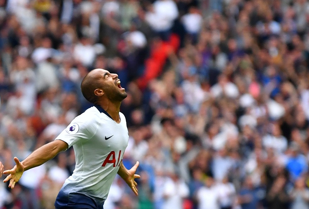 Lucas Moura comemora gol pelo Tottenham diante do Fulham (Foto: Reuters)