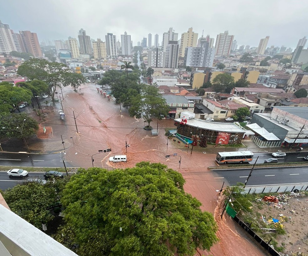 Trecho da Nações Unidas com a Rodrigues Alves ficou completamente alagado — Foto: Gabriel Pelosi/Arquivo pessoal