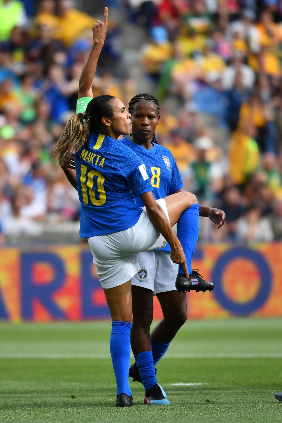 Marta comemora com chuteira de igualdade de gênero em Brasil x Austrália — Foto: Pascal Guyot / AFP