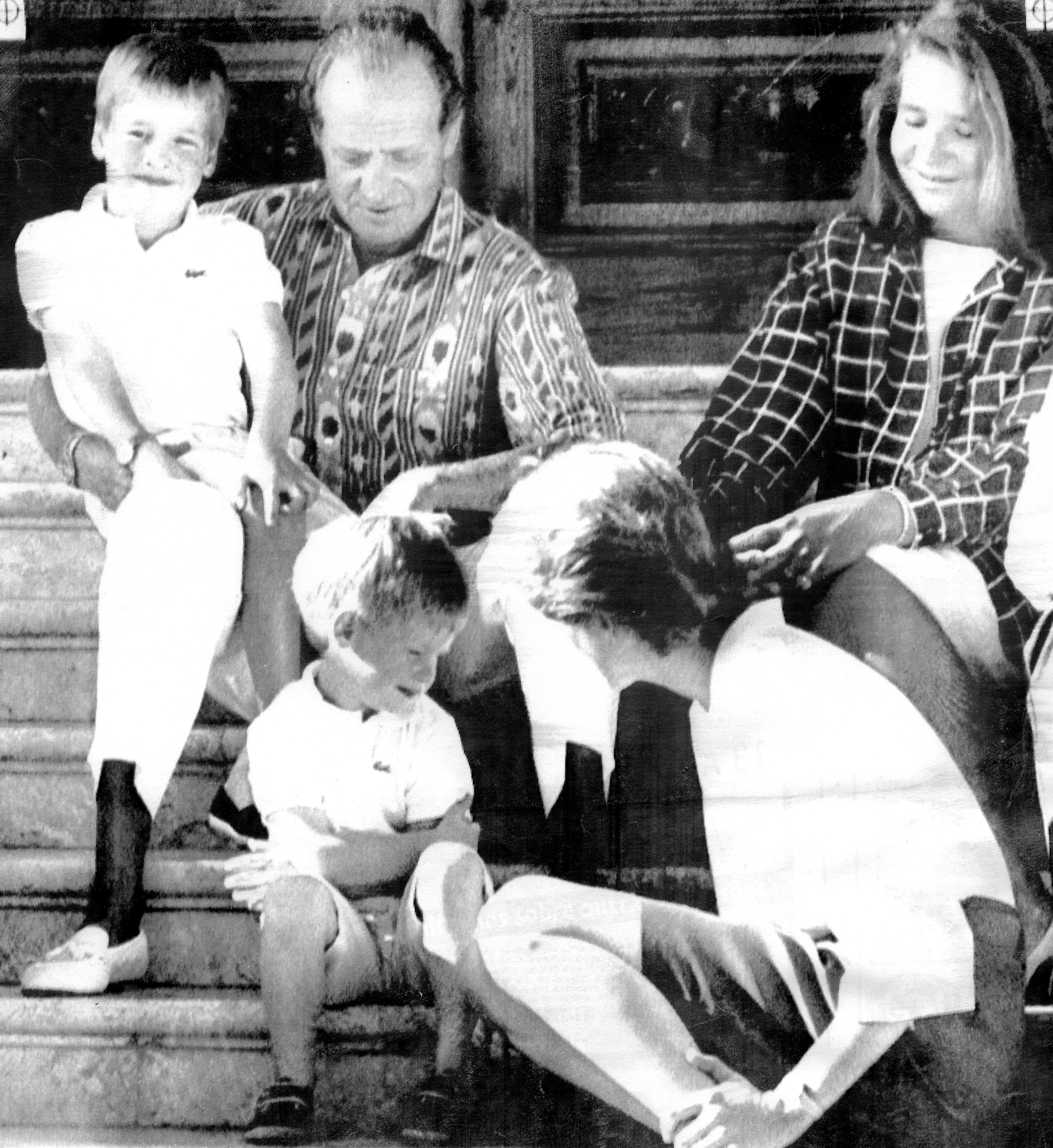 Foto Mostra Princesa Diana E Os Filhos William E Harry De Ferias Em Maiorca Com O Rei Da Espanha Ha 30 Anos Blog Do Acervo O Globo