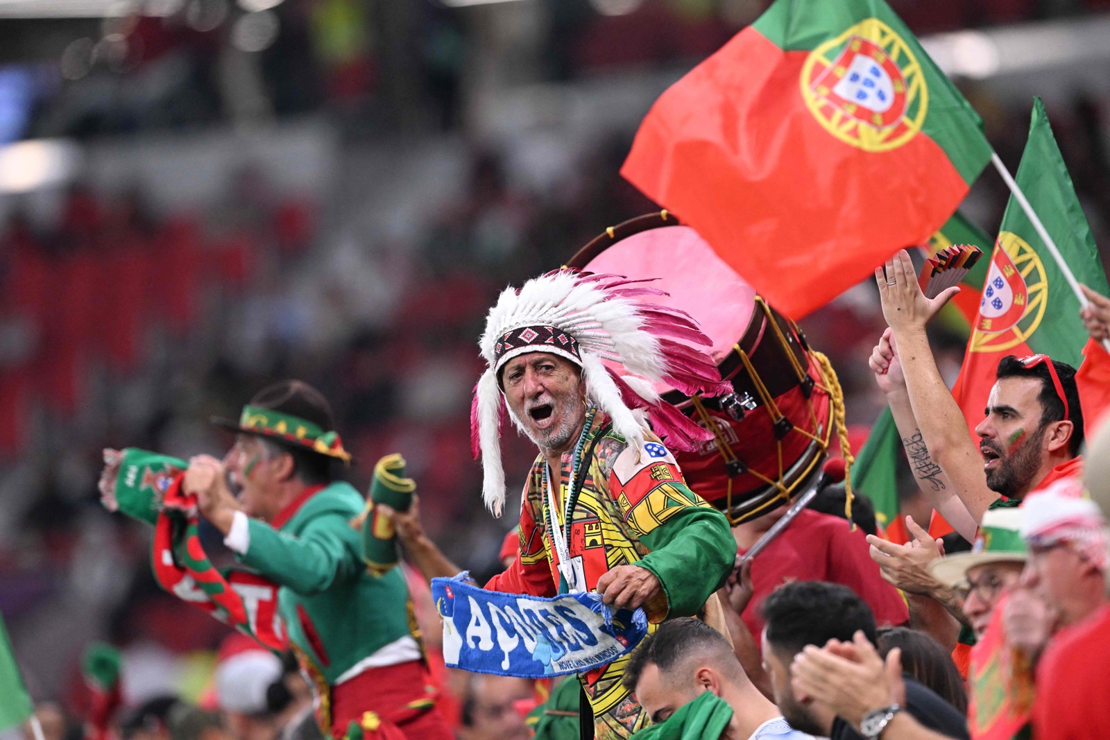 Torcida de Portugal na partida contra Marrocos — Foto: KIRILL KUDRYAVTSEV/AFP