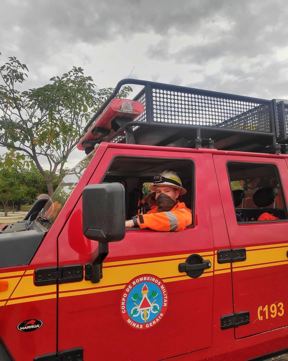 Johnn Leno durante trabalho no Corpo de Bombeiros — Foto: Johnn Leno/Arquivo Pessoal