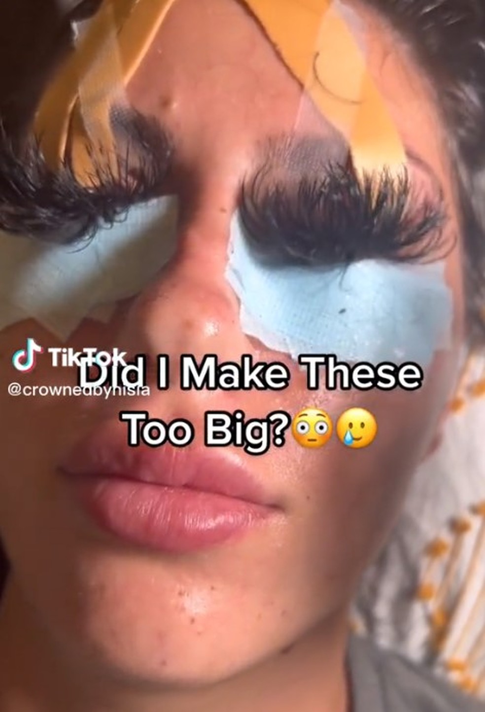 Cliente de Nisia recebe extens&atilde;o de c&iacute;lios na Fl&oacute;rida &mdash; Foto: Reprodu&ccedil;&atilde;o/TikTok