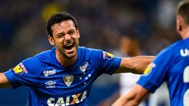 Fred volta a marcar, e Cruzeiro bate ParanÃ¡ (Douglas Magno/BP Filmes)
