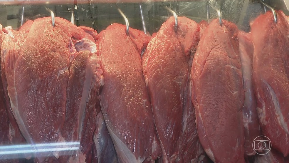 Carne bovina continua sendo o item mais caro da cesta básica — Foto: Reprodução