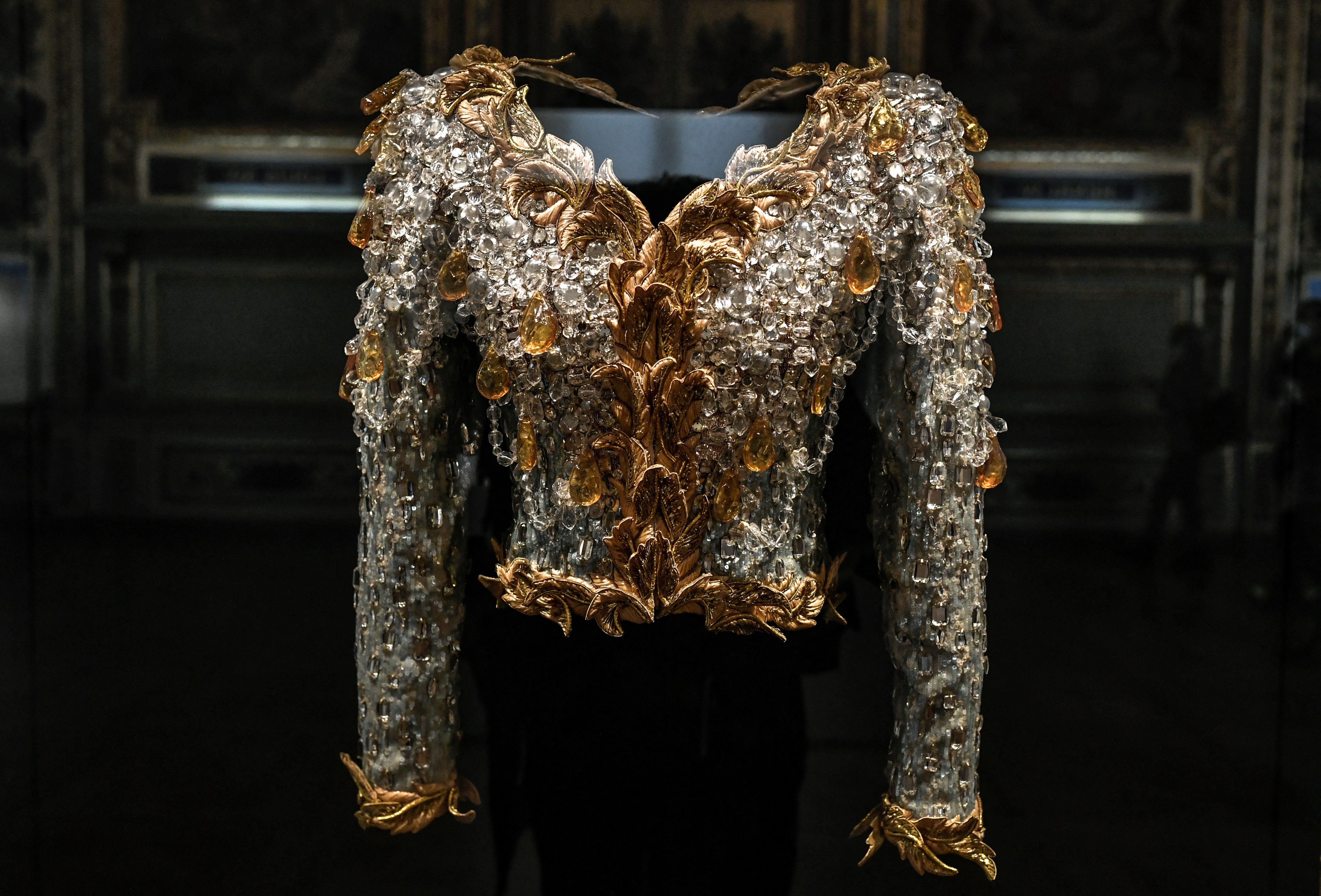 Criações de Yves Saint Laurent entram nas coleções de seis museus de Paris